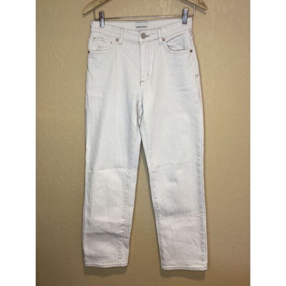 Abrand 95 Mid Straight in Natural Size 25 is a mid rise, straight leg jean